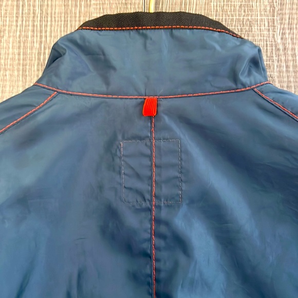 Hugo Boss Men’s windbreaker.  Awesome blue green color size large - Picture 7 of 8